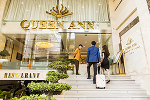 Queen Ann Hotel, Deluxe Window